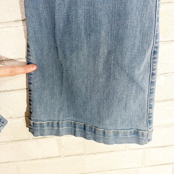 Torrid Light Wash High Rise Bombshell Flare Jeans Women's Plus Size 18 Regular - Picture 5 of 9